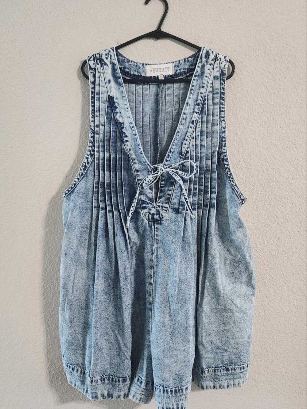 Veveret Cotton Sleeveless Denim Front Tie Romper Women’s medium